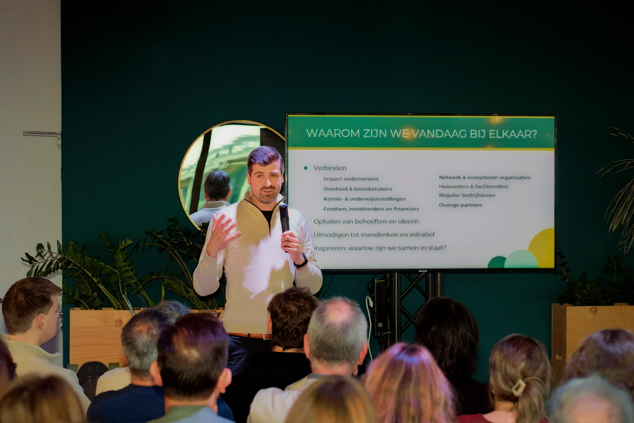 Erik geeft een AI keynote voor publiek